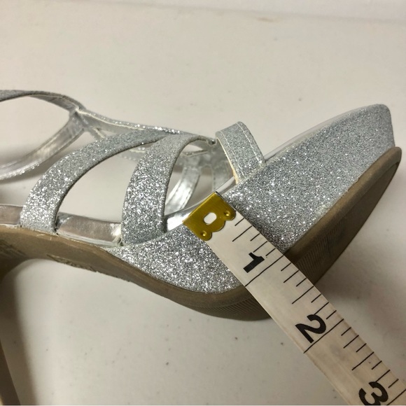 FIONI Night Women's Silver Metallic Glitter Strappy
platform Heels Size 8 EUC - Picture 9 of 10